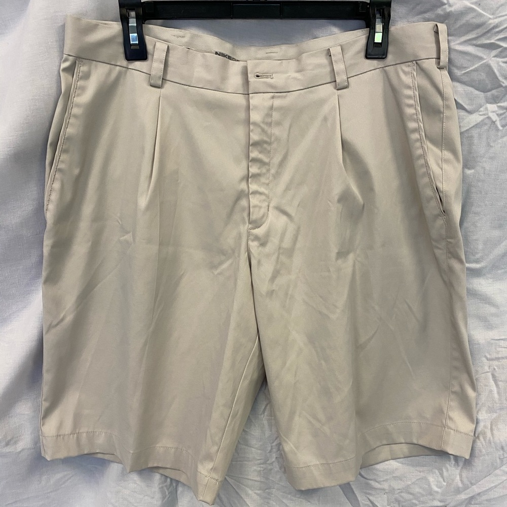 Men’s 34 Nike  Dri-Fit golf/ dress shorts